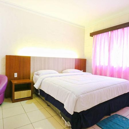 Lee Garden Hotel Medan Exterior photo