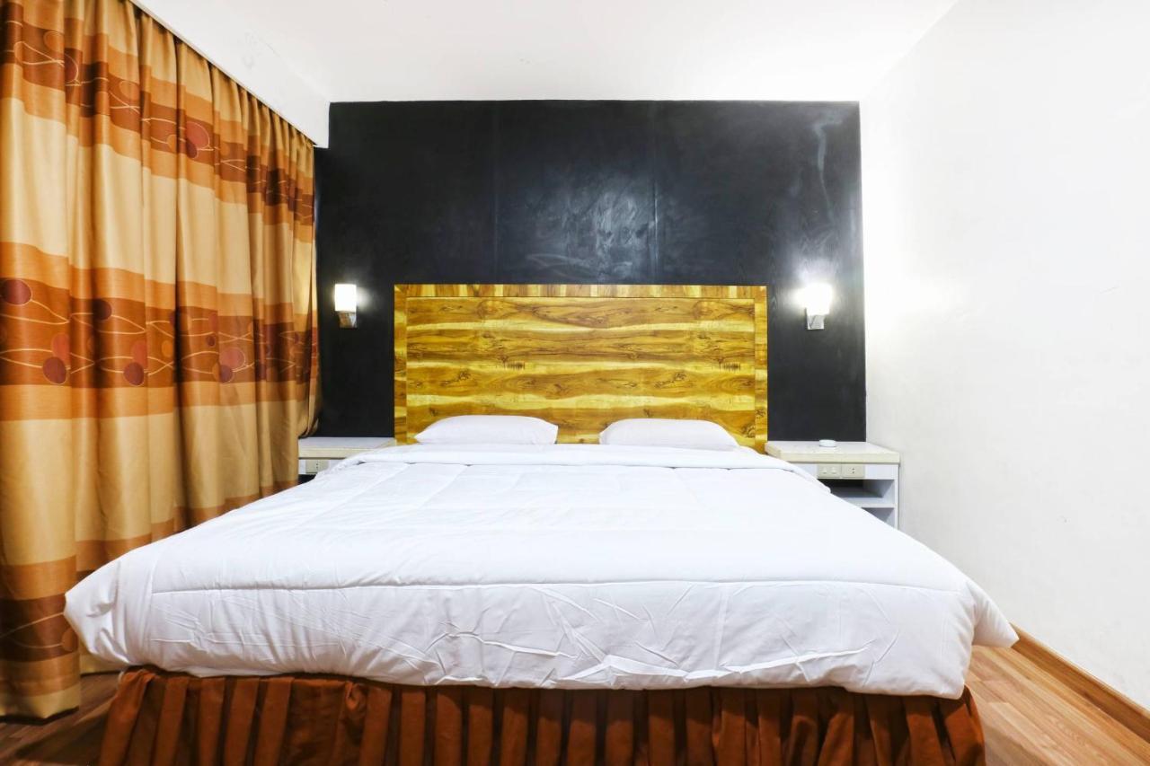 Lee Garden Hotel Medan Exterior photo