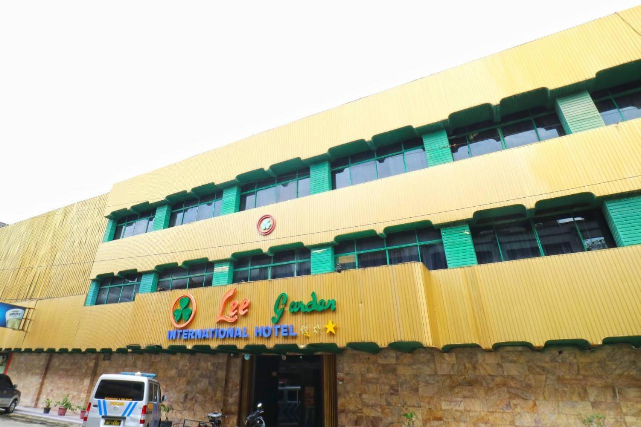 Lee Garden Hotel Medan Exterior photo