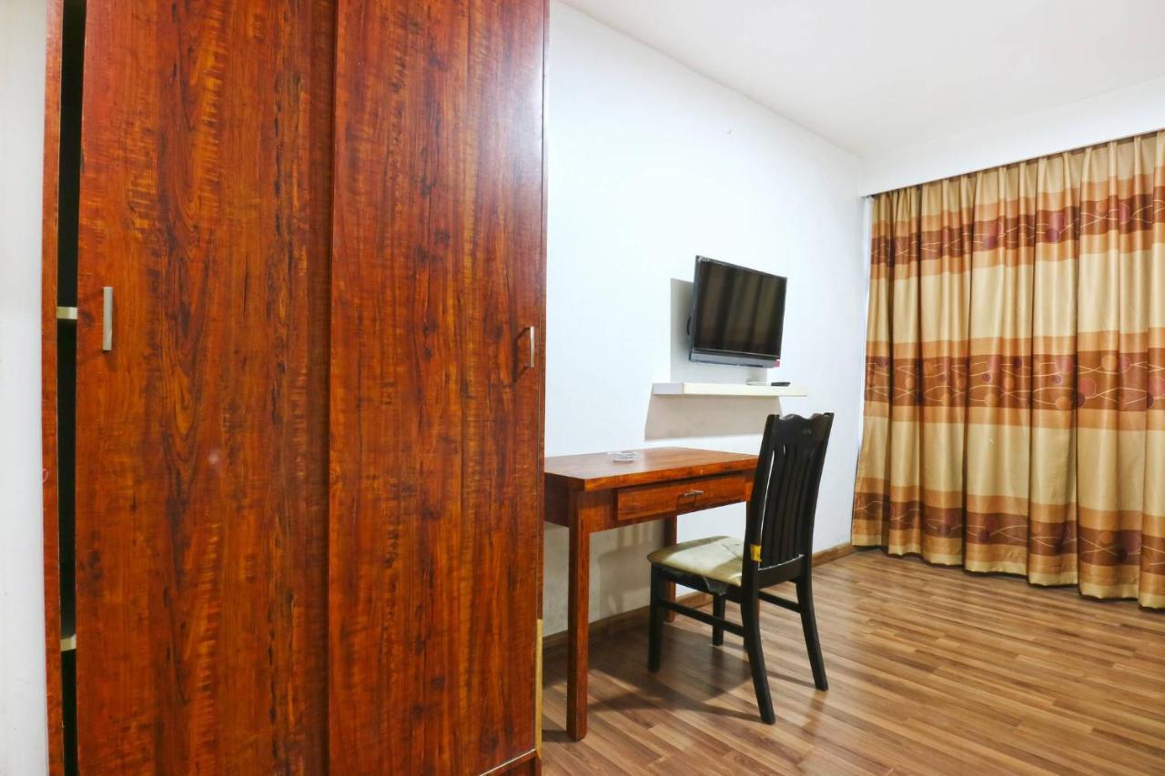 Lee Garden Hotel Medan Exterior photo
