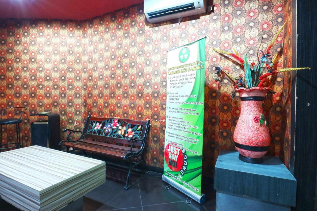 Lee Garden Hotel Medan Exterior photo